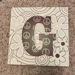 “G” wall decor